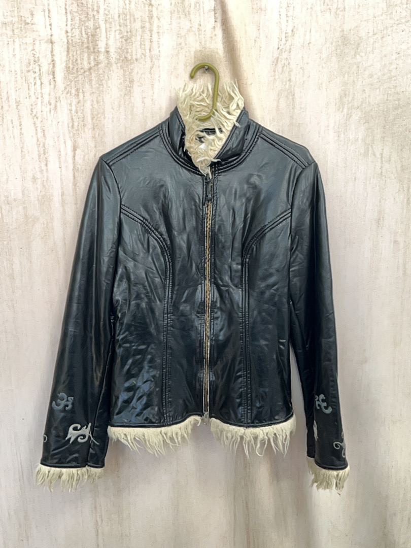 Jaqueta de Couro Preta sem Marca com Detalhes de P..