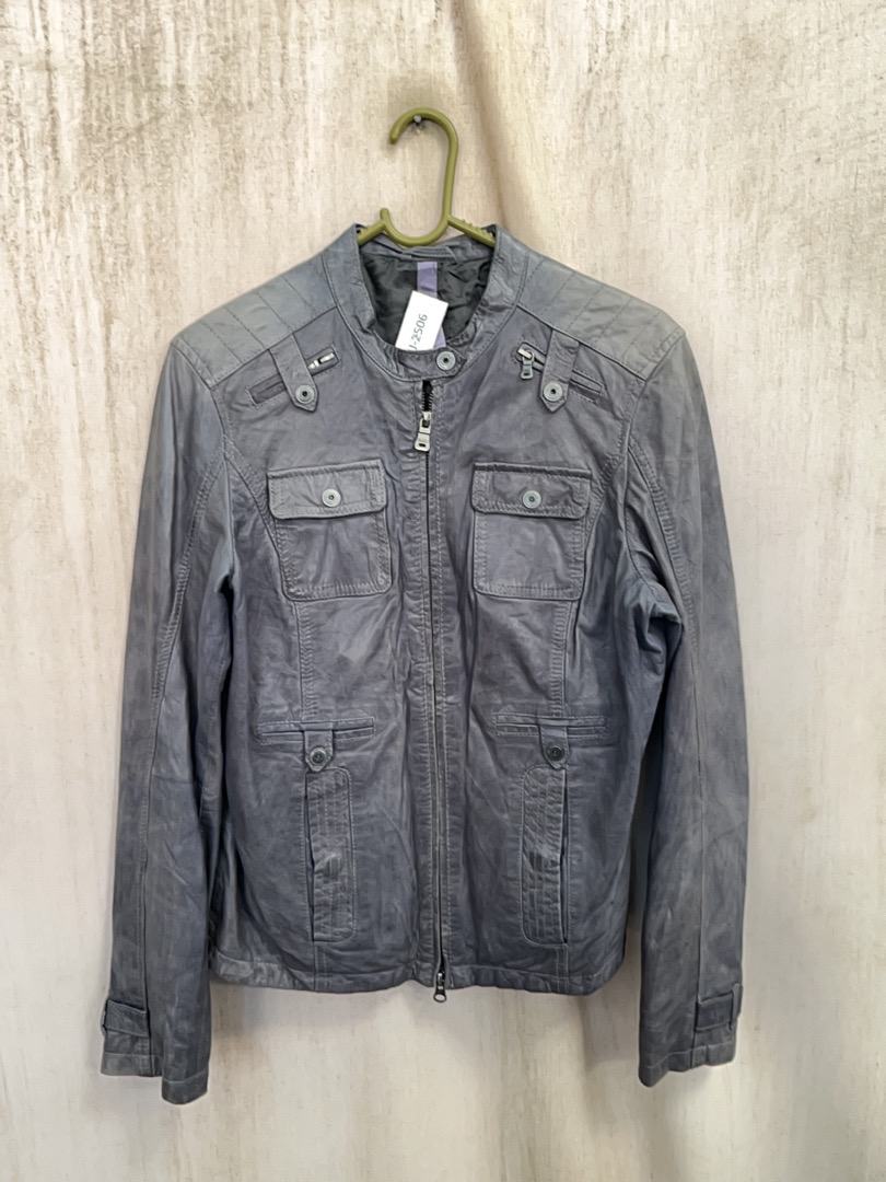 Giacca in pelle grigia