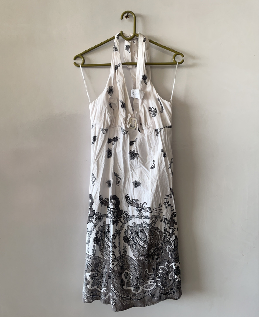 Vestido Floral Branco e Preto com Gola Halter