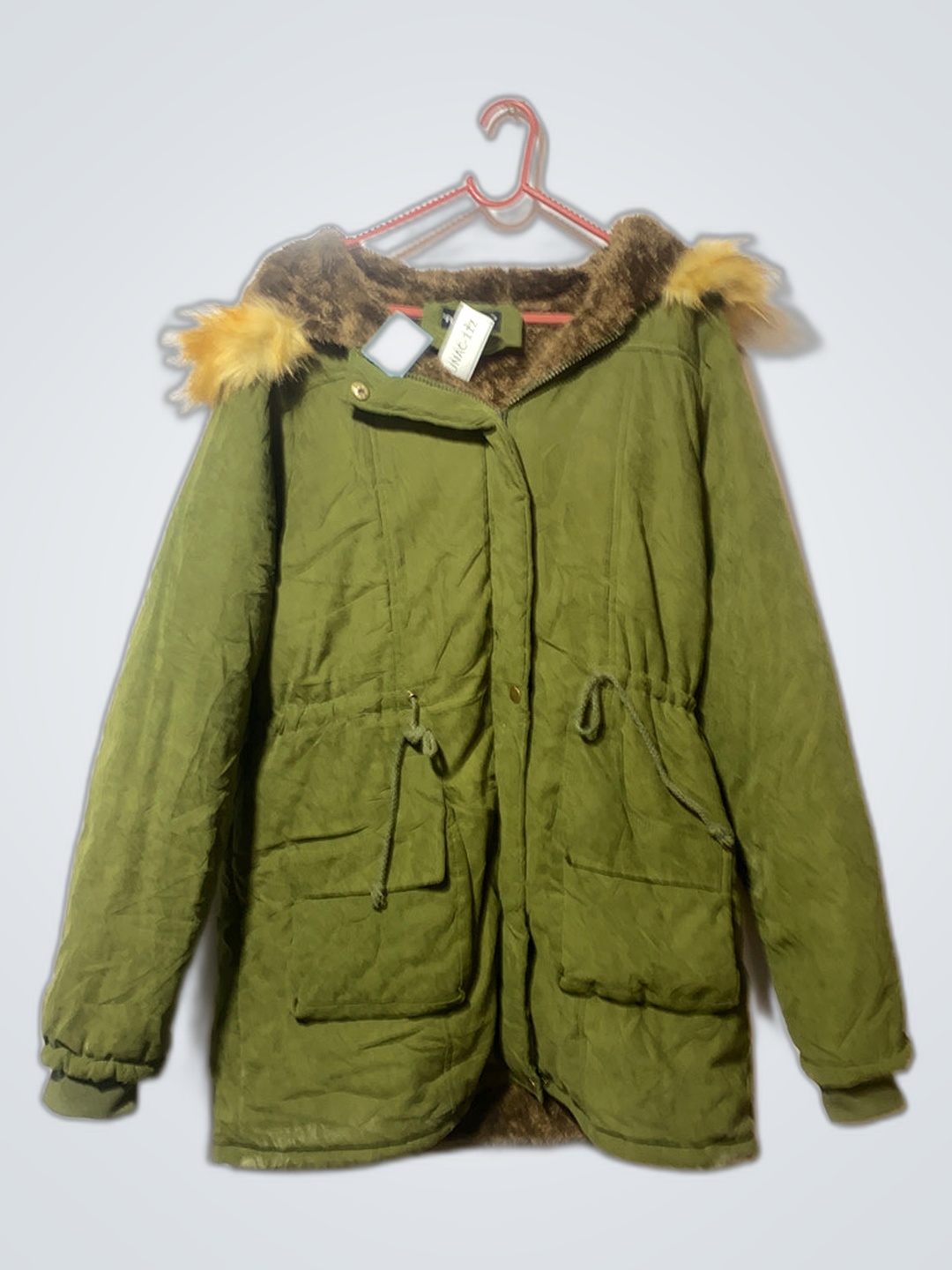 Veste d'hiver verte avec capuche en fourrure