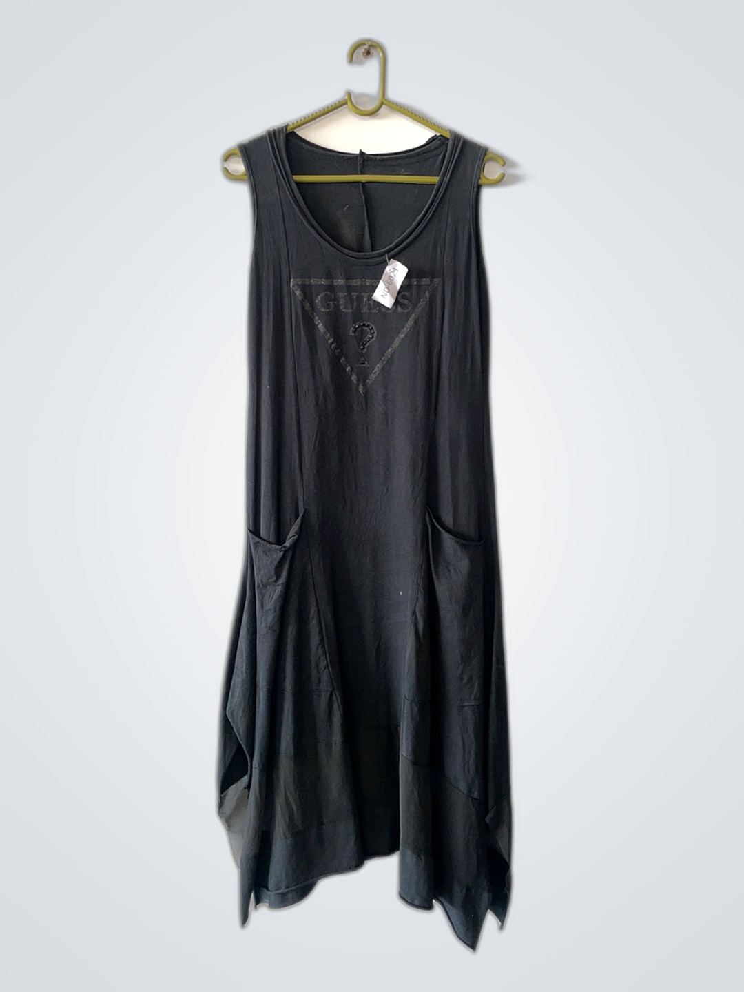 Vestito nero senza maniche