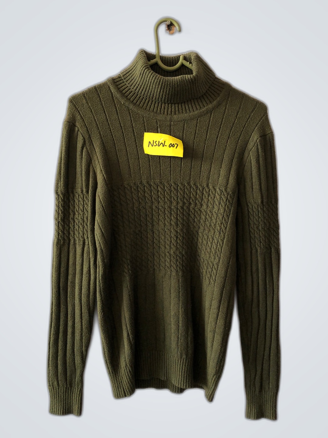 グリーンタートルネックニットセーター