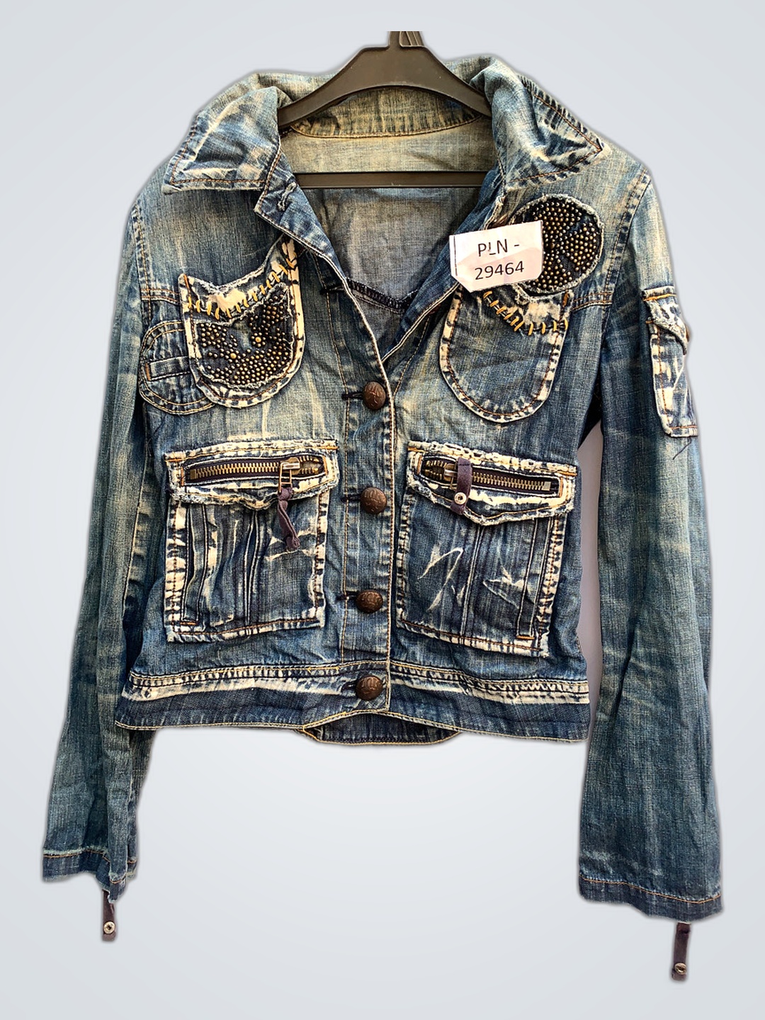 装飾されたデニムジャケット