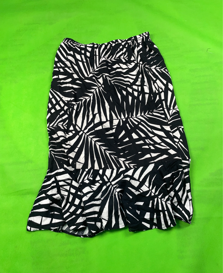 「サグハーバー ブラックアンドホワイト トロピカルプリントスカート」
