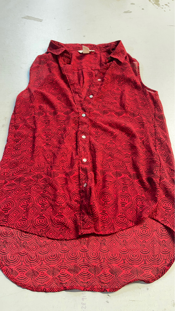 Camiseta sin mangas de botones estampada roja de H..