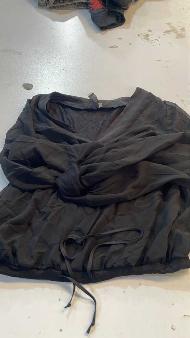Blusa de manga larga negra