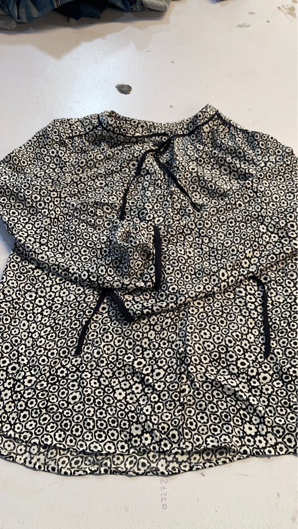 Blusa Floral Negra y Blanca de Talbots Petites
