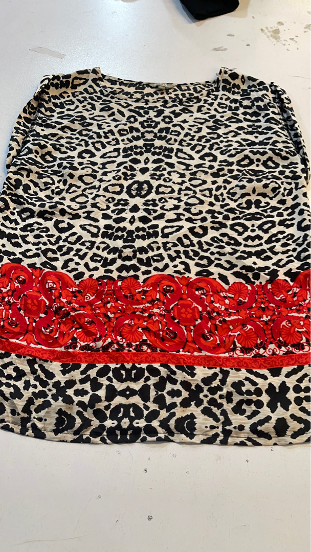 Blusa de manga larga con estampado de animal