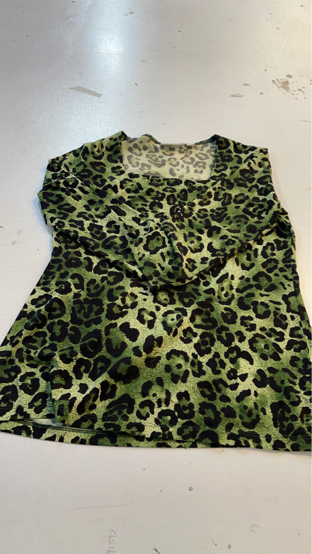Camiseta de Manga Longa com Estampa de Leopardo Ve..