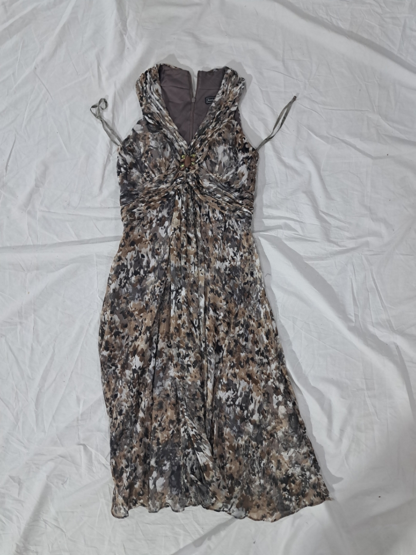 Jessica Howard Sleeveless Midi Dress