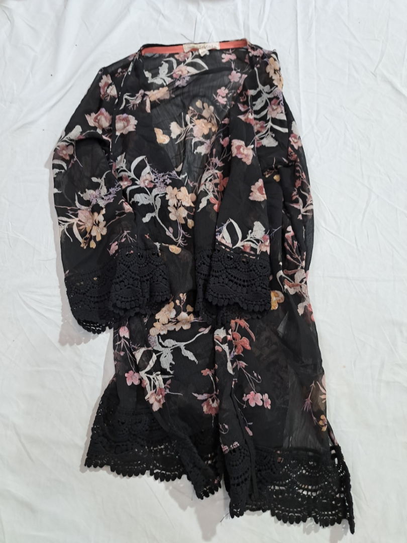 Floral Print Kimono with Lace Trim