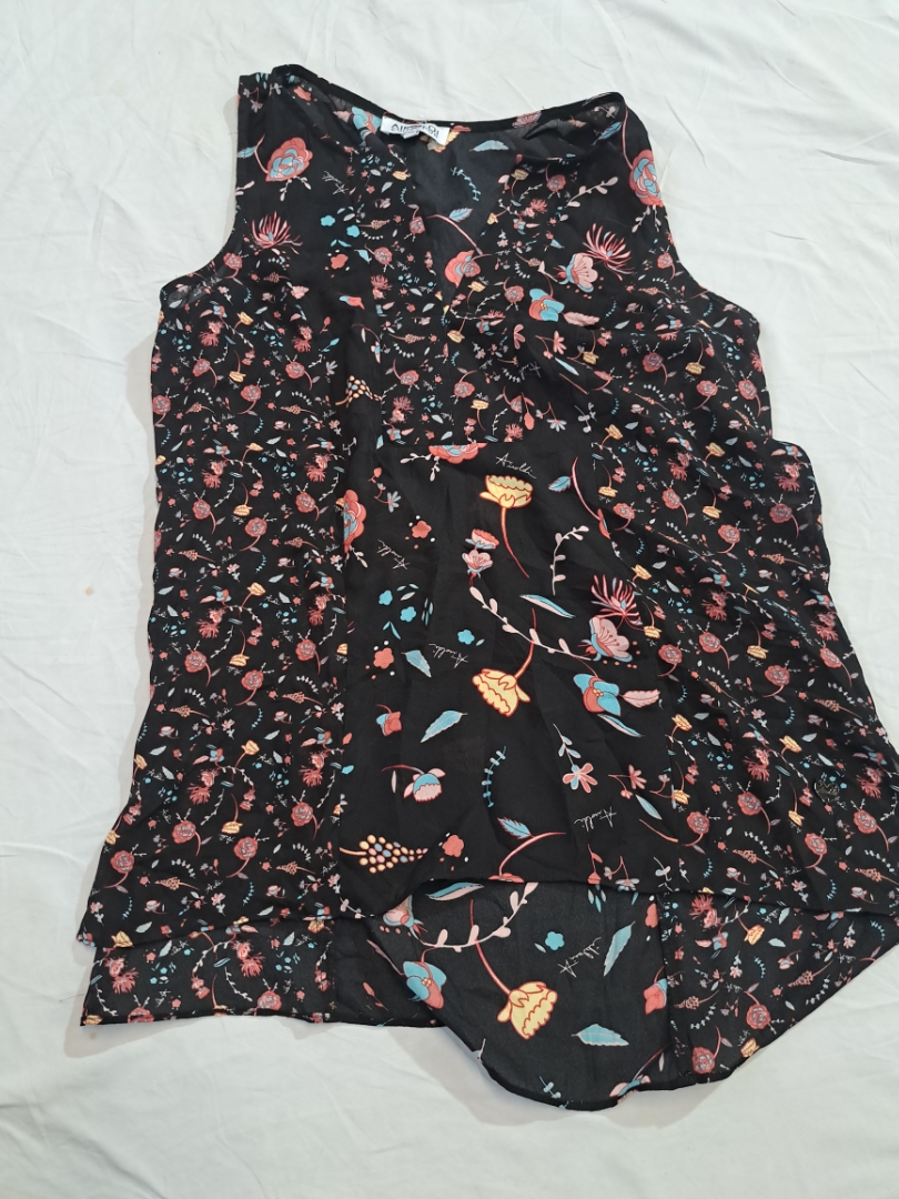 Floral Print Sleeveless Blouse