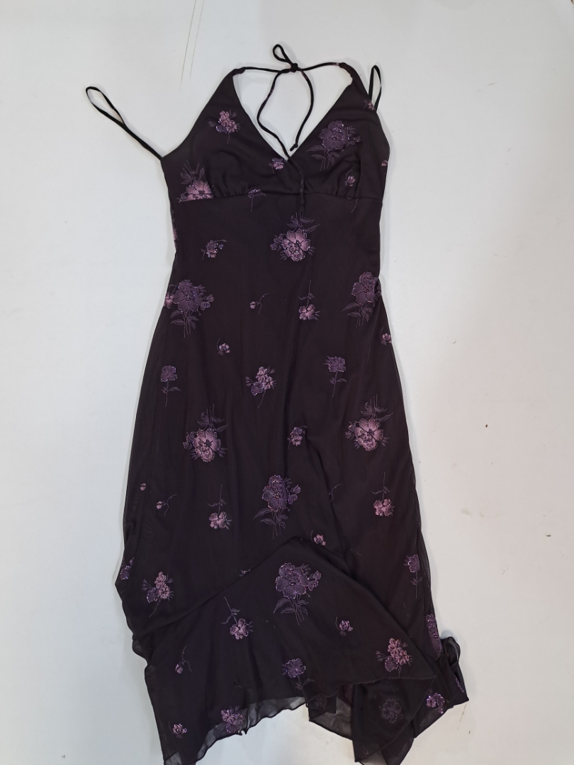 Blumiges Halter-Midi-Kleid