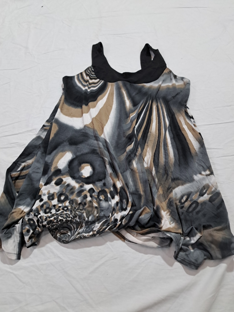 DONNA Sleeveless Top