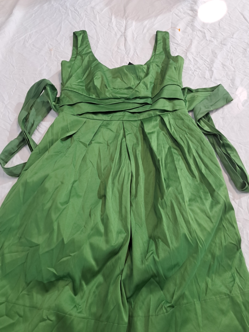 Green Sleeveless Dress with Tie Waist