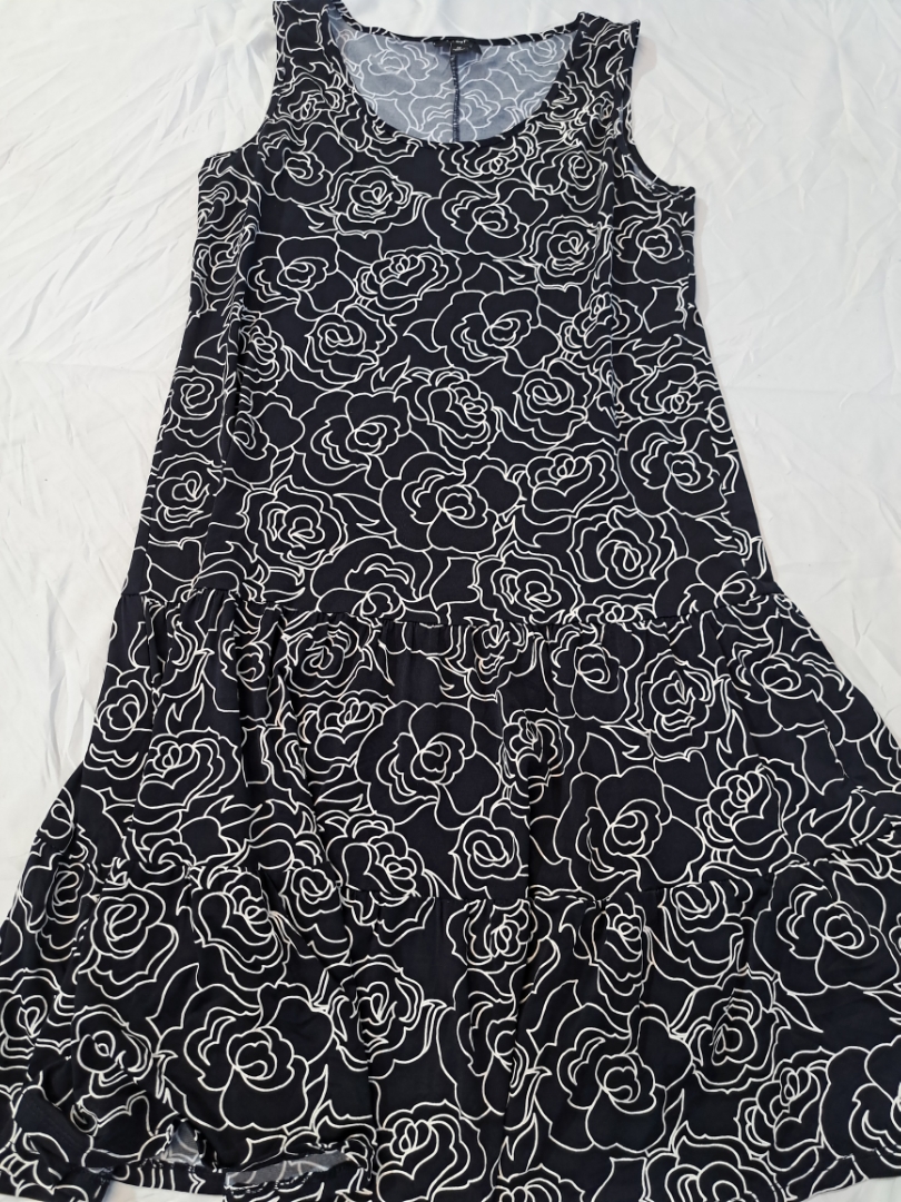 MSK Black and White Floral Sleeveless Midi Dress