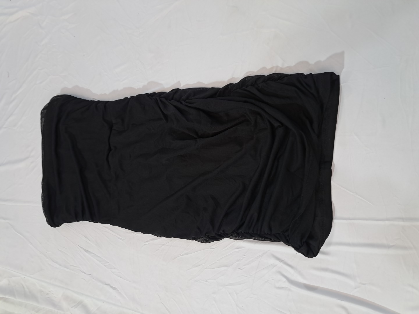 Robe mini à volants noire sans bretelles