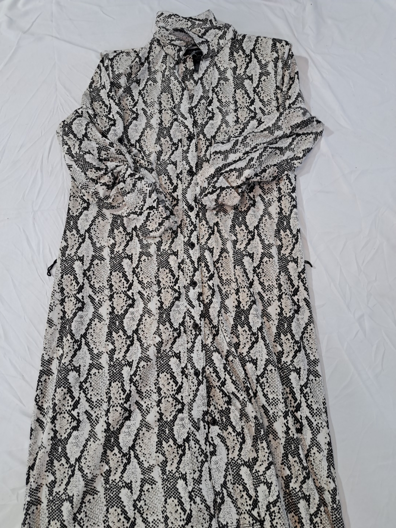 Vestido Maxi com Estampa de Pele de Cobra INC Inte..