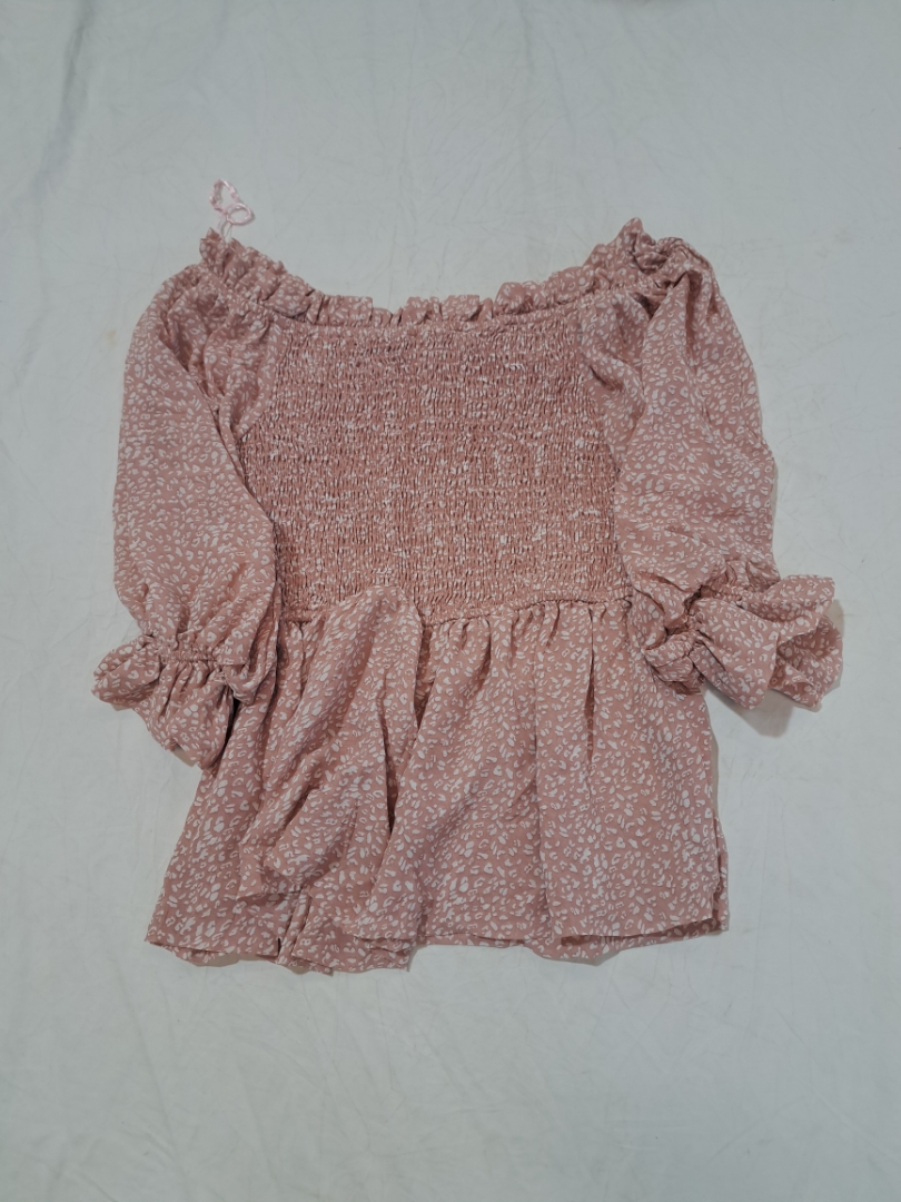 Blouse florale à épaules dénudées