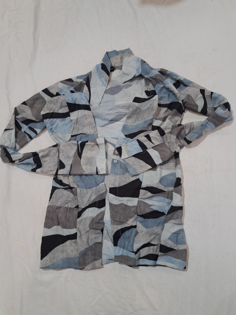 Chemise à boutons à motifs PrettyLittleThing