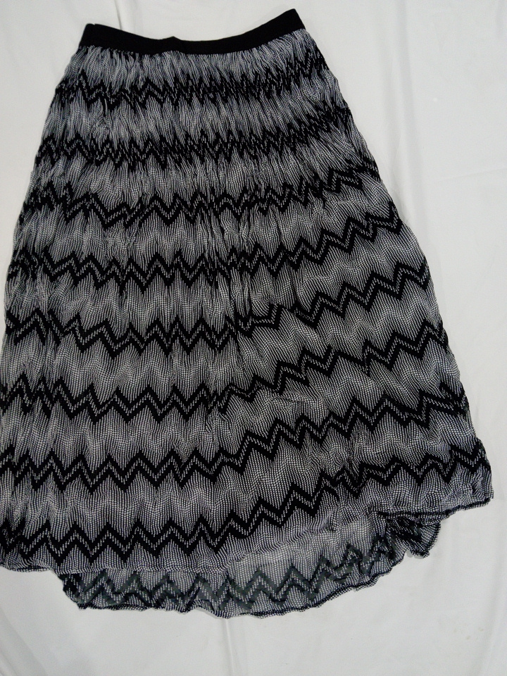 Kim Rogers Gonna Maxi a Stampe Chevron Bianco e Ne..