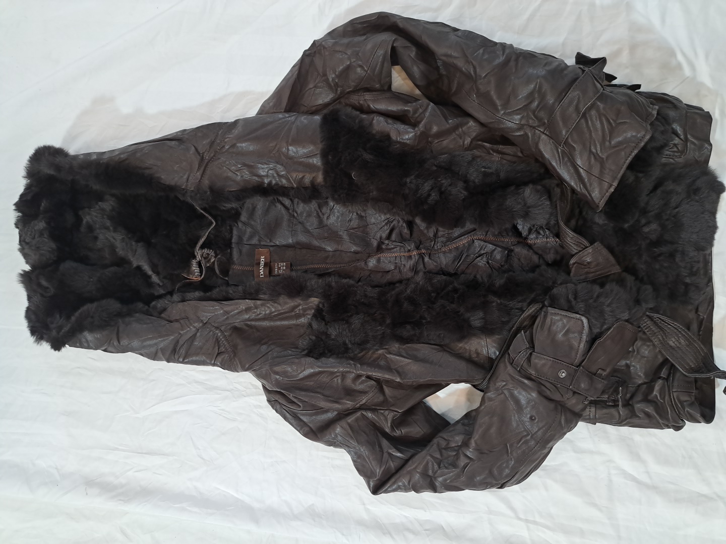 Jaqueta com capuz de couro e pele da Danier