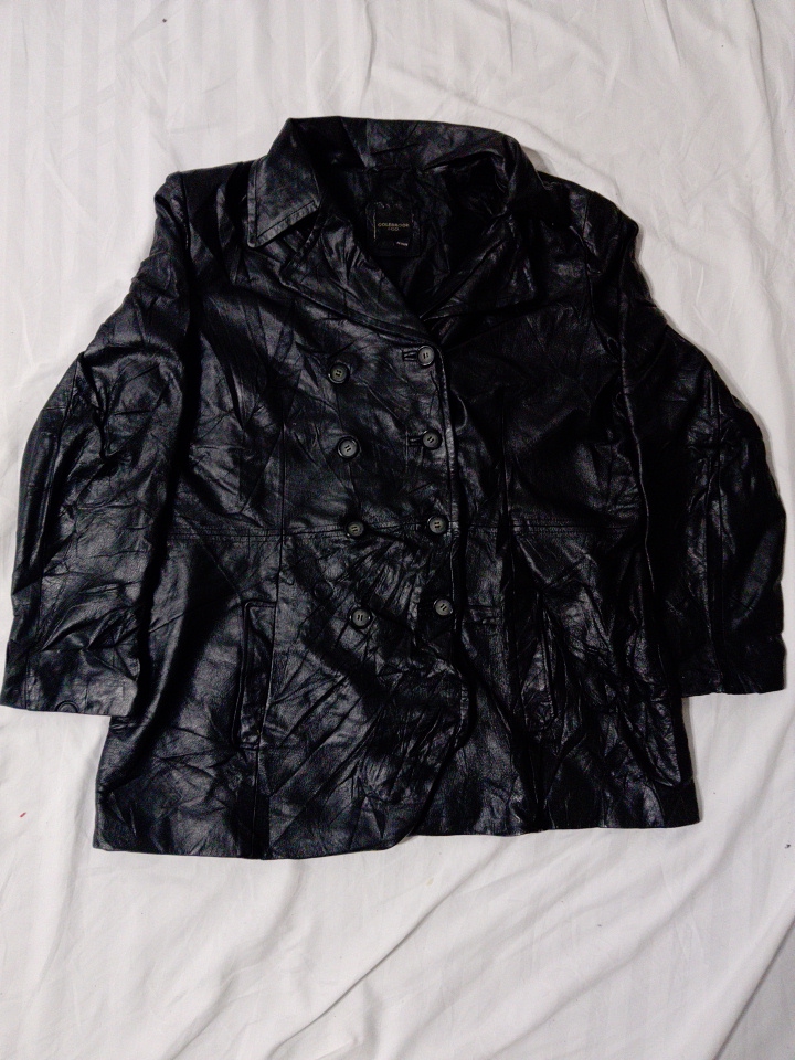 Schwarze Lederjacke