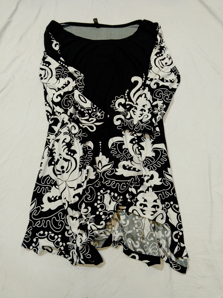 Top floral noir et blanc