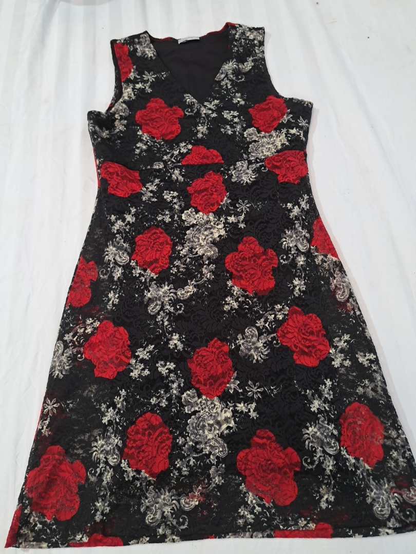 フローラルパターンのAラインドレス