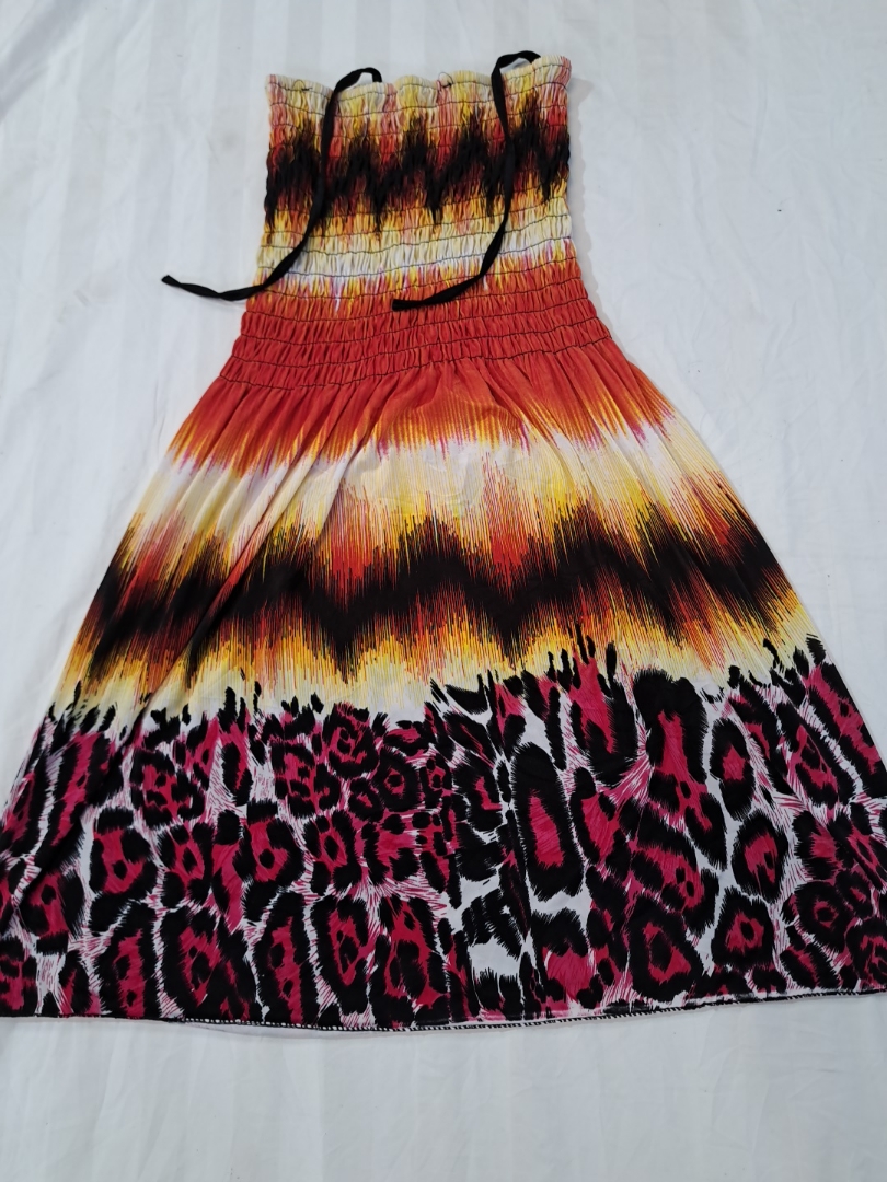 Robe d'été vibrante en tie-dye et imprimé léopard