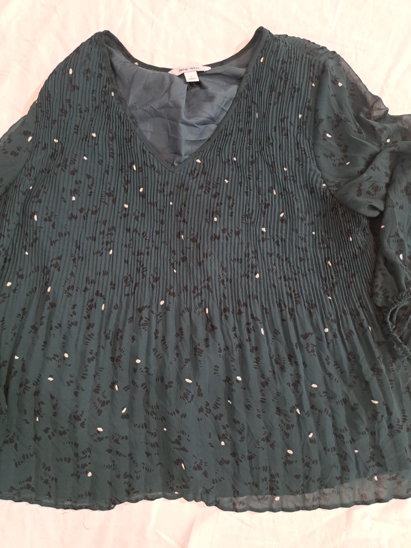 ナインウエストブラウス