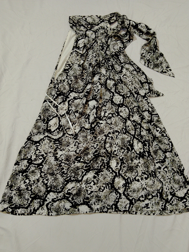 スネークプリント コールドショルダー ドレス