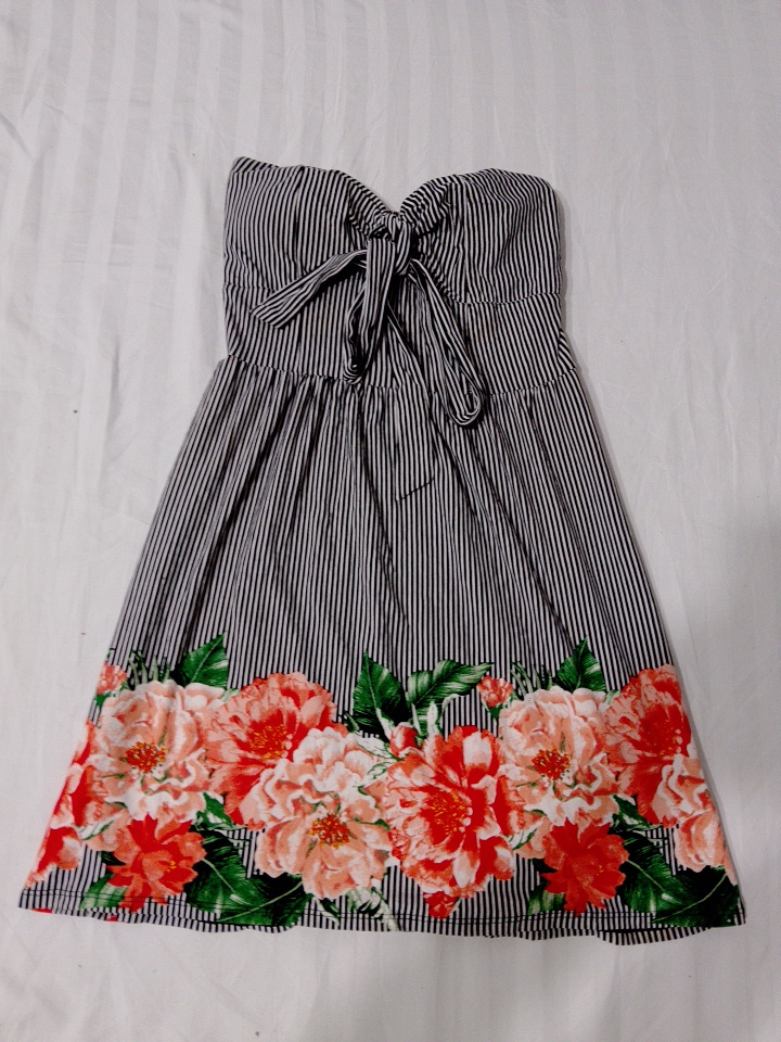 Vestito floreale senza spalline