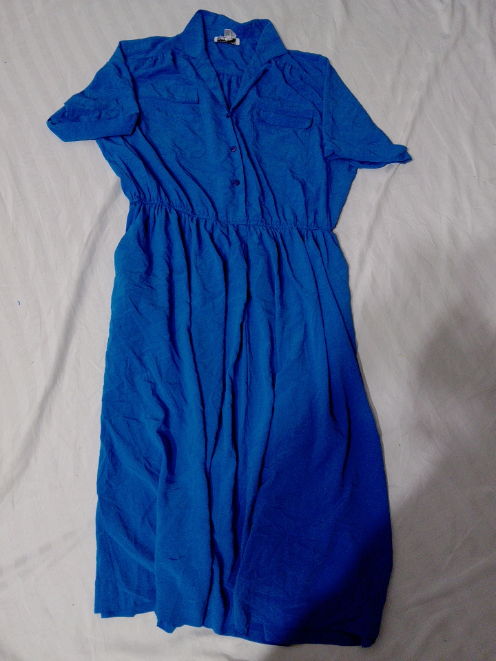 Abito blu a maniche corte