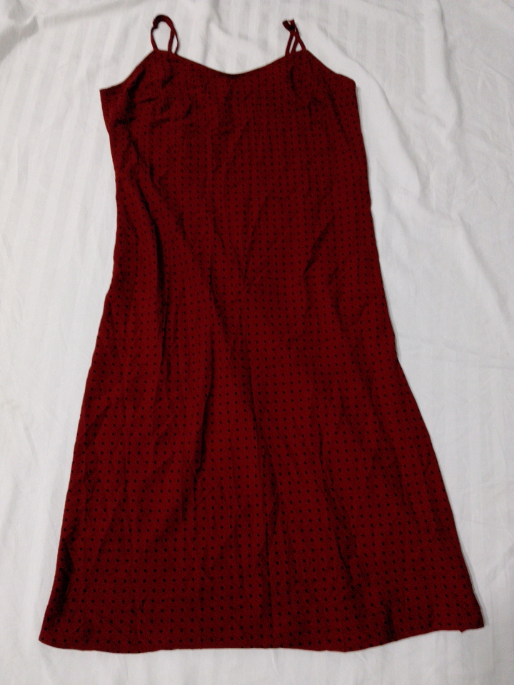 Robe à pois rouges pour femmes