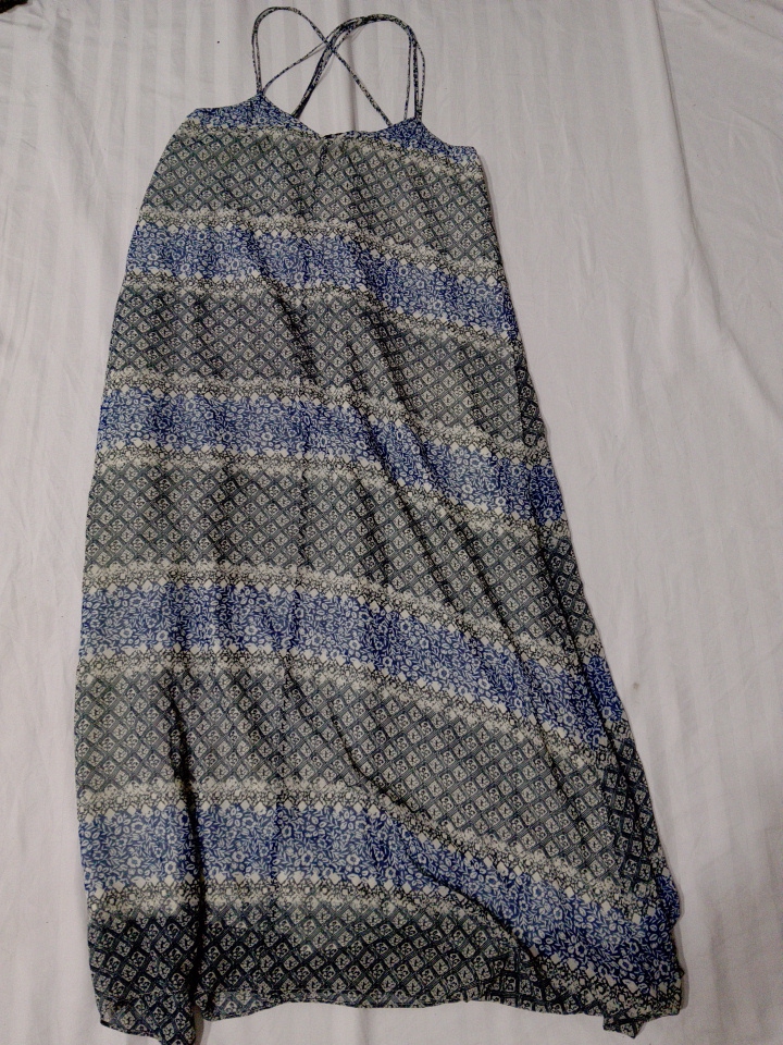 Robe maxi à rayures bleues et blanches