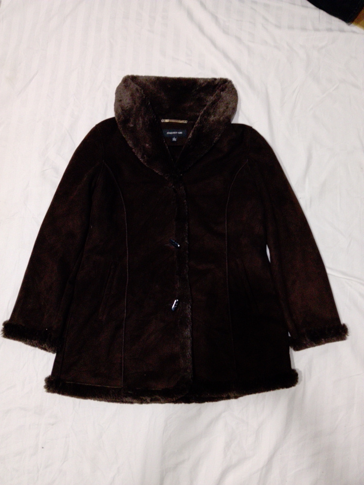 Brauner Kunstpelzmantel