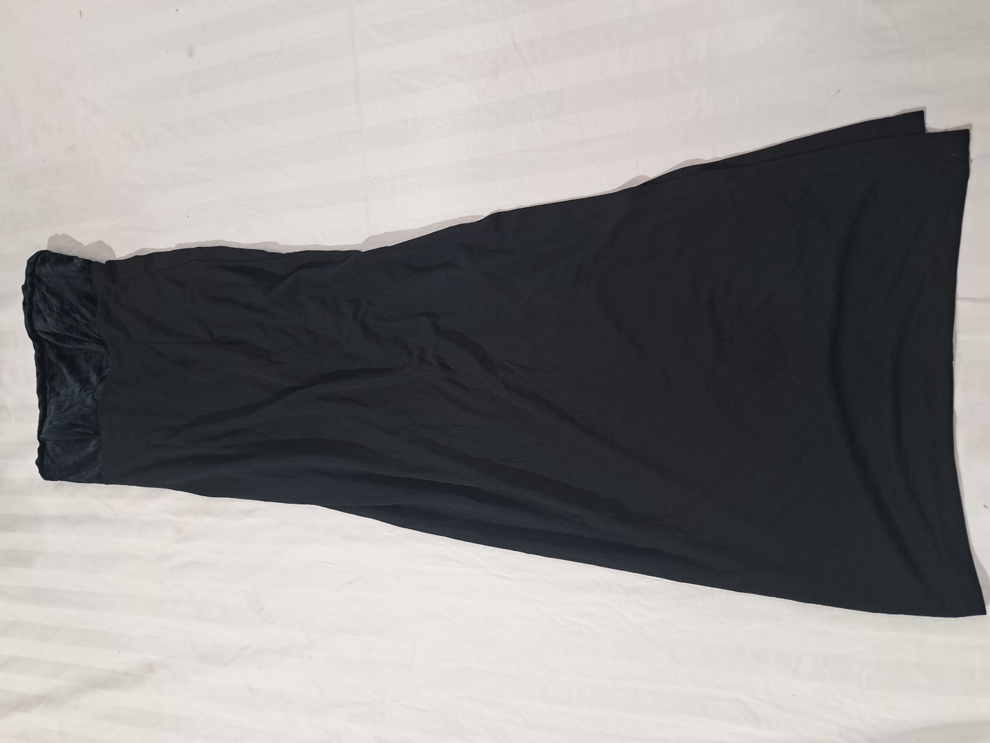 Betsy & Adam by Jaslene Abito da Sera Nero