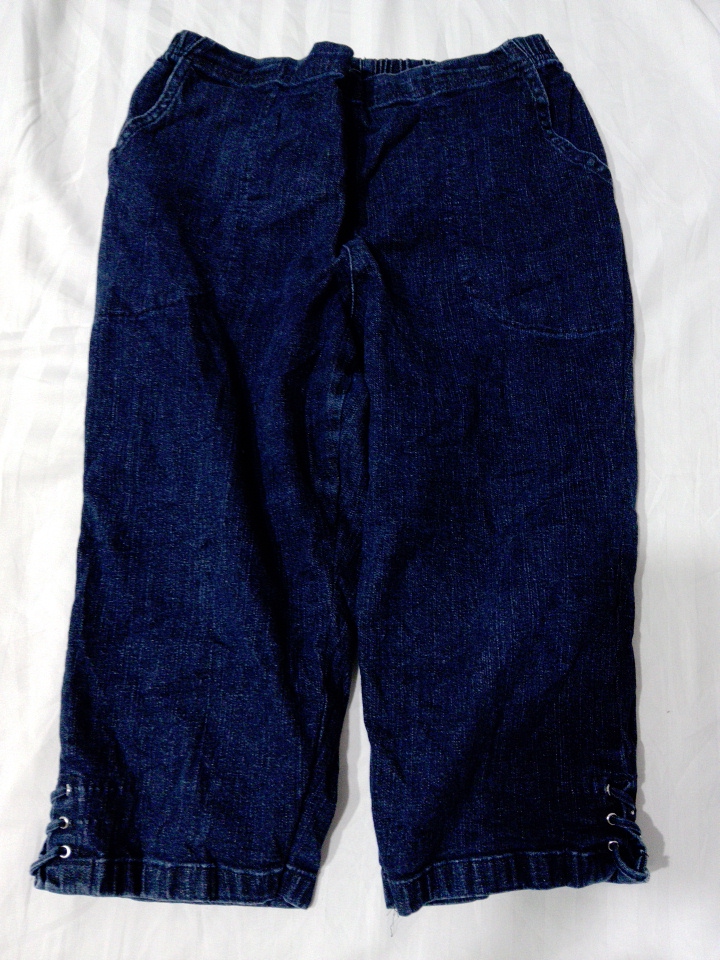 Dark Blue Croft & Barrow Petite Stretch Capri Pant..