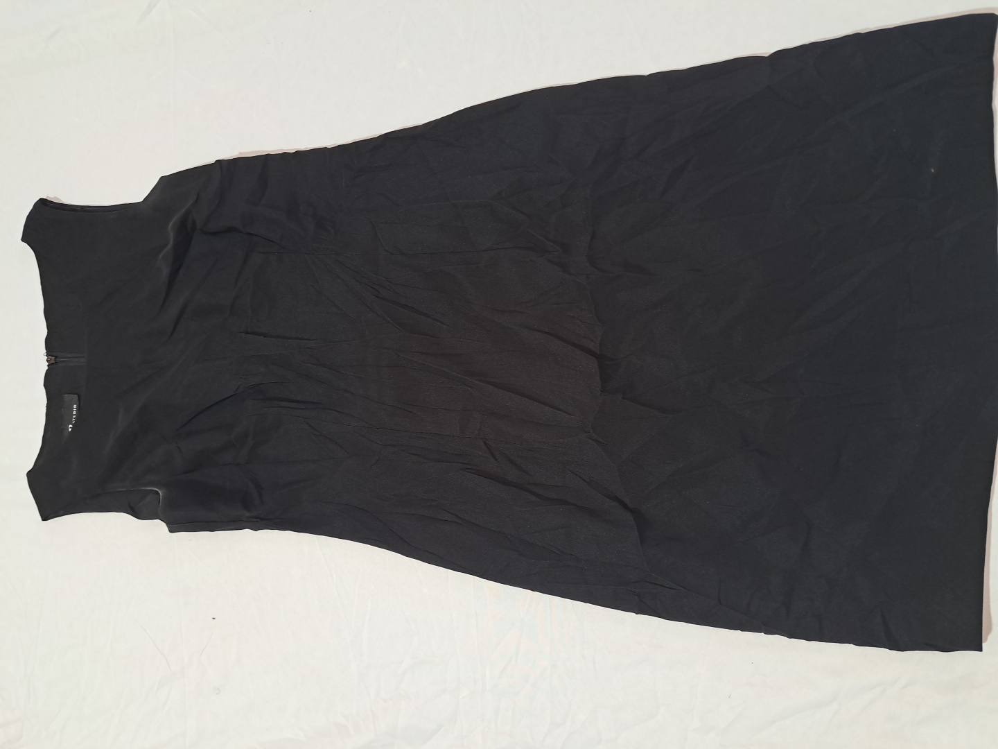 Vestito nero senza maniche