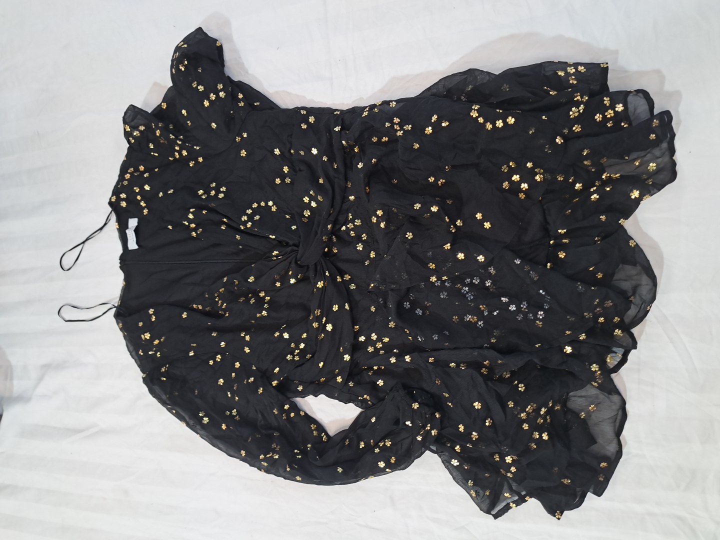 Robe florale or noir