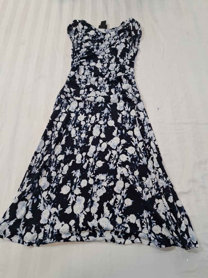 「女性用フローラルドレス」