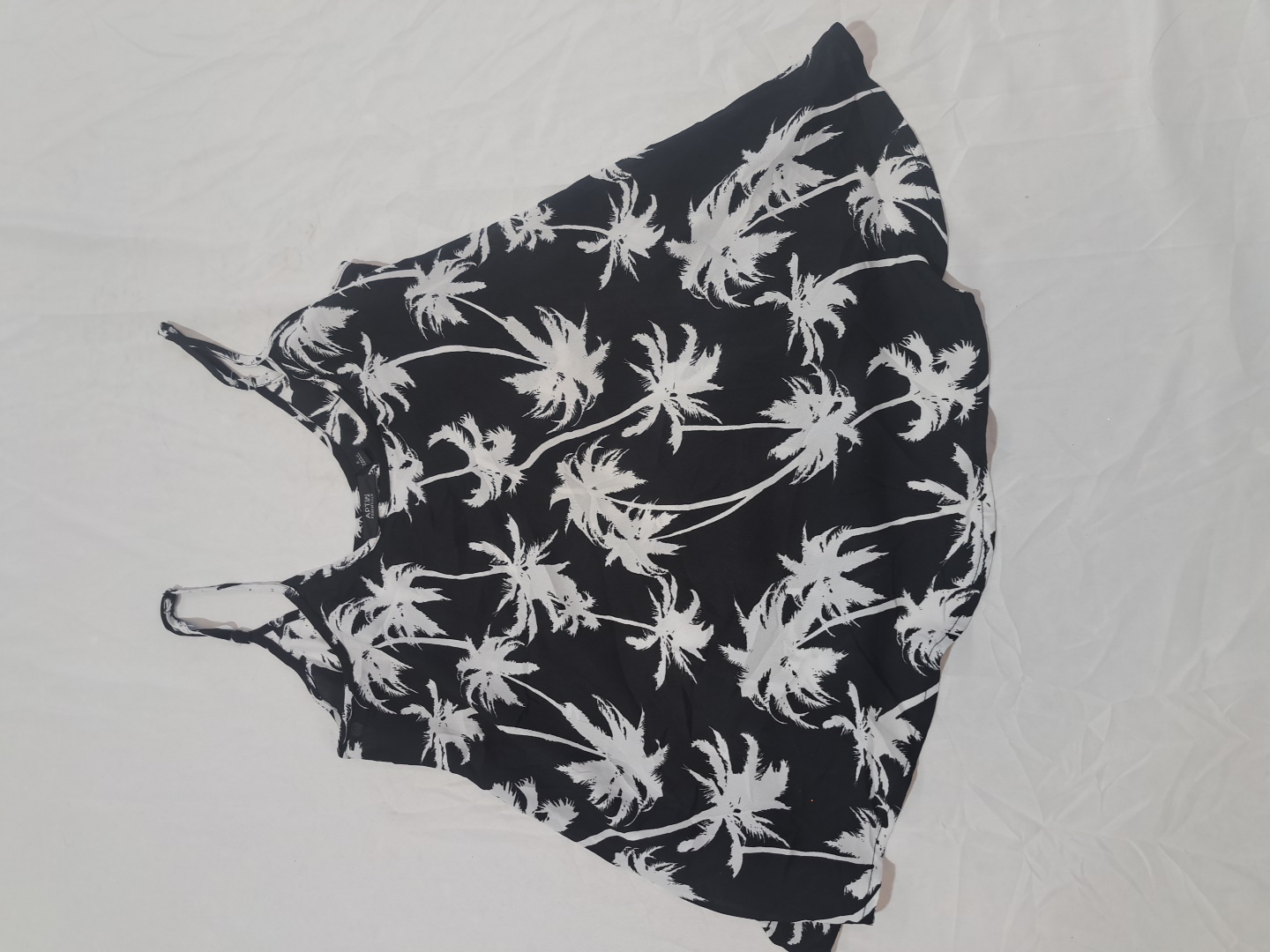 Haut à encolure halter à imprimé tropical