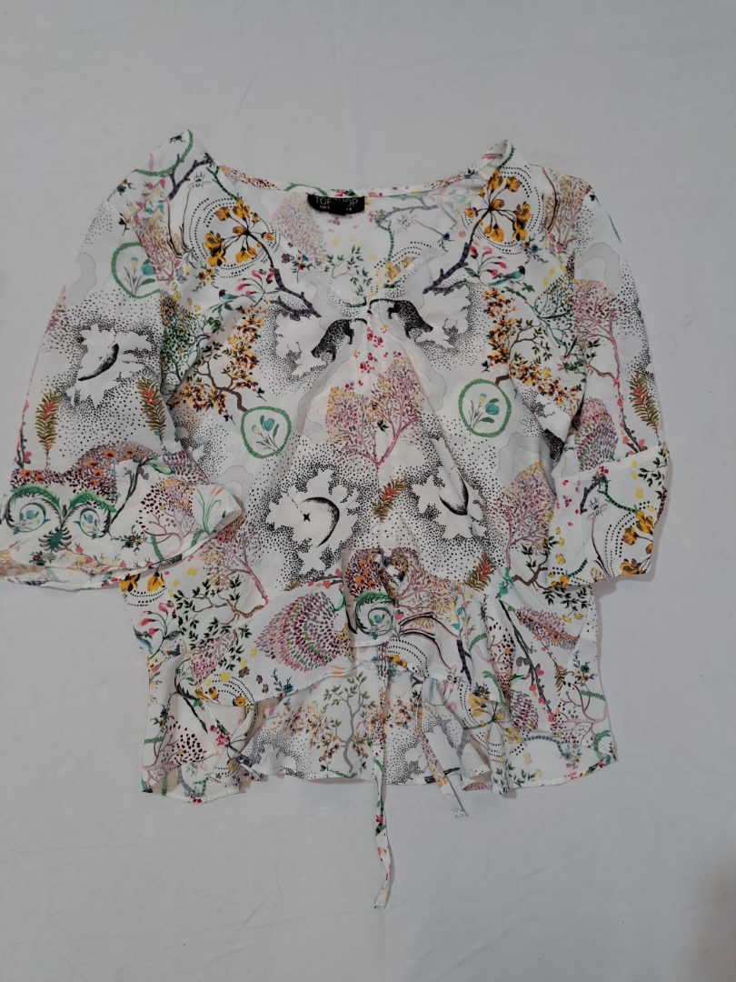 フローラルブラウス