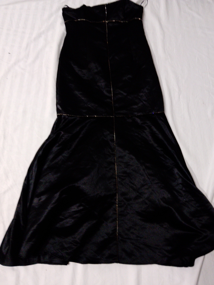 Vestido Sem Alças de Cetim Preto