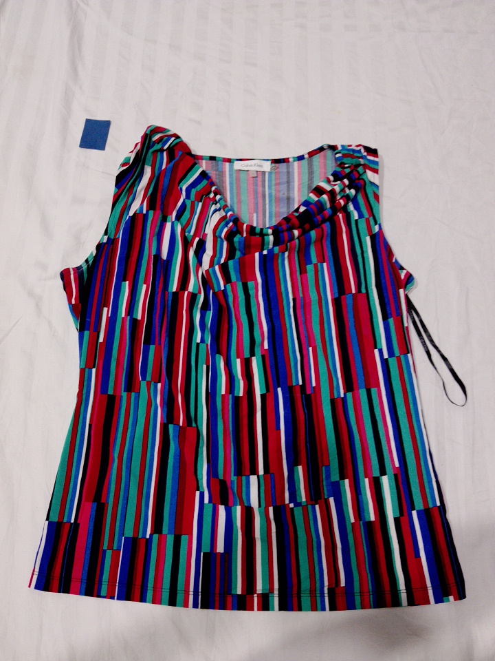 マルチカラーのストライプトップ