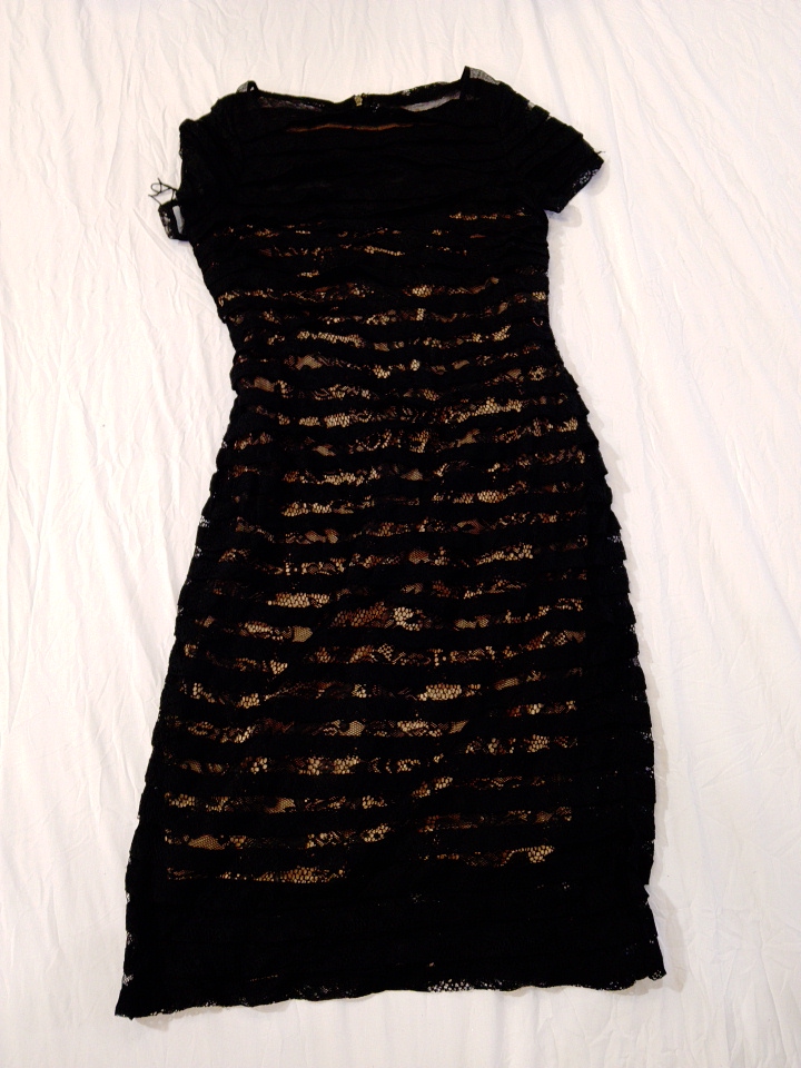 Vestido de Renda Preta Adrianna Papell