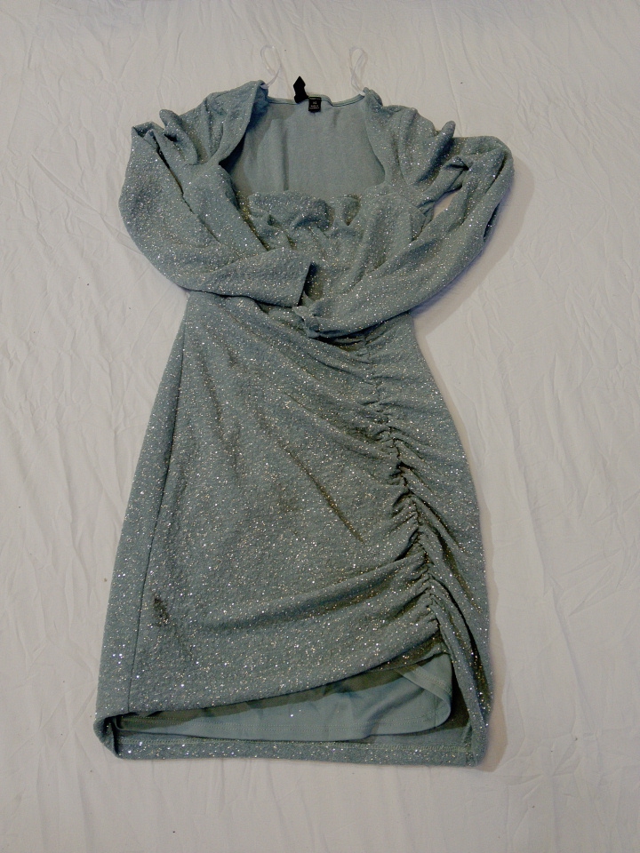 Abito attillato scintillante