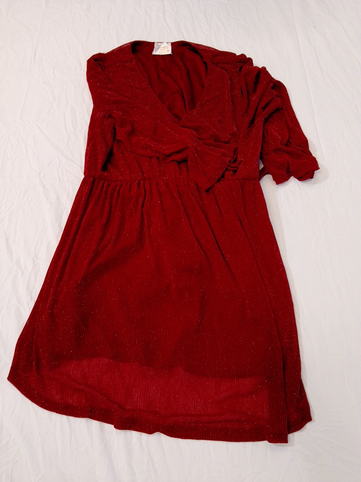 Robe tricotée rouge de maternité