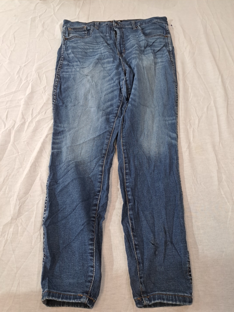 Jeans in denim da uomo